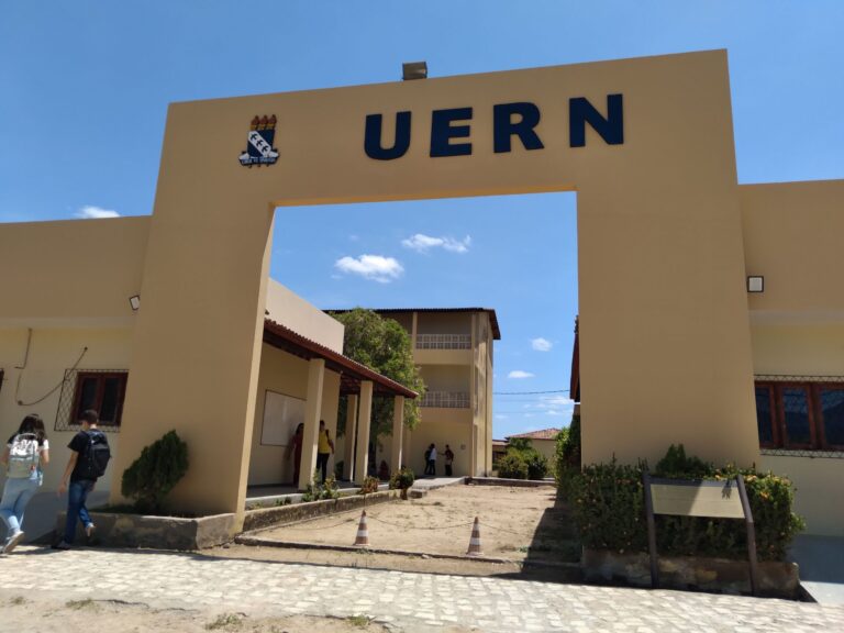 UERN abre vagas temporárias para professores em diversas áreas