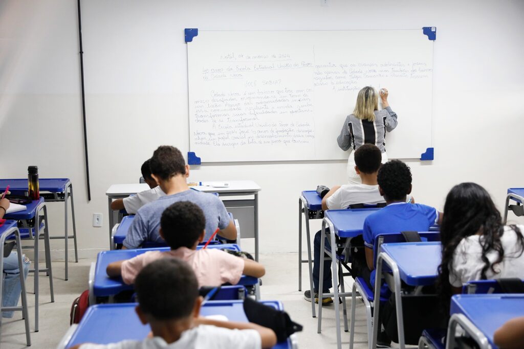 Professores da rede estadual do RN têm salários acima da média nacional