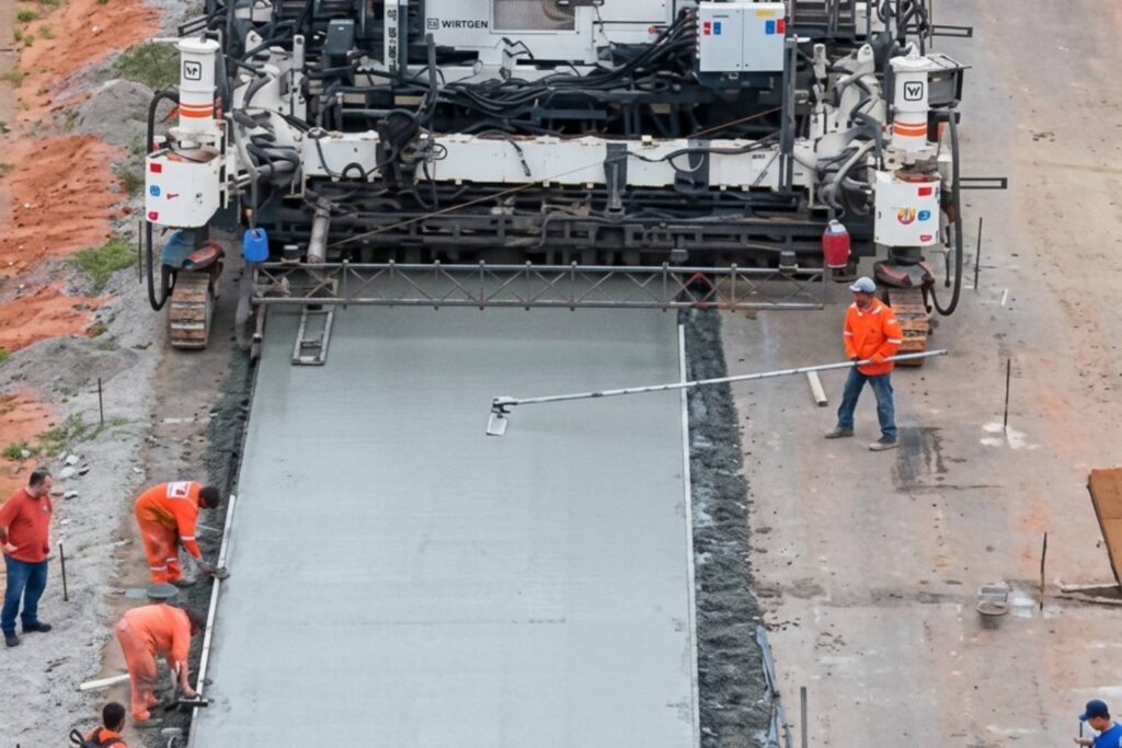 A duplicação da BR-304 começou a receber pavimento rígido de concreto