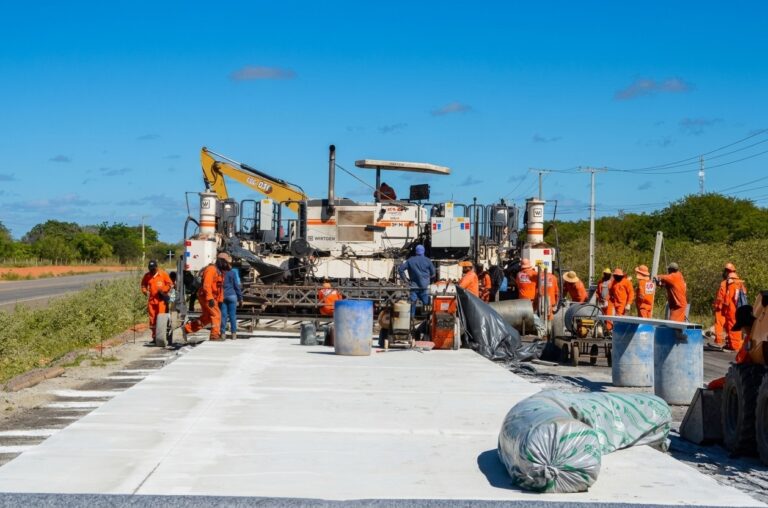 BR-304 começa a receber pavimento definitivo entre Mossoró e Assú