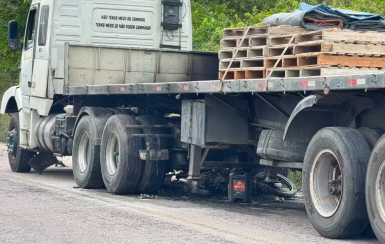 Casal morre em batida na RN-316; moto foi arrastada por cerca de 300 metros