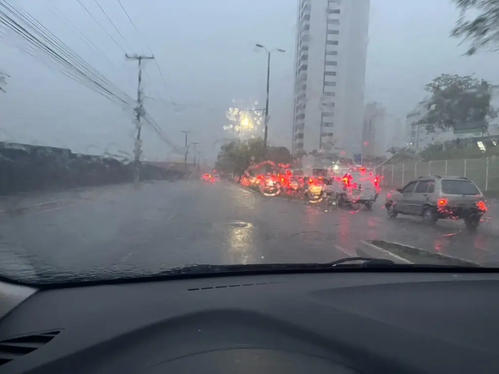 Natal e mais 69 cidades do RN entram em alerta laranja para chuvas intensas