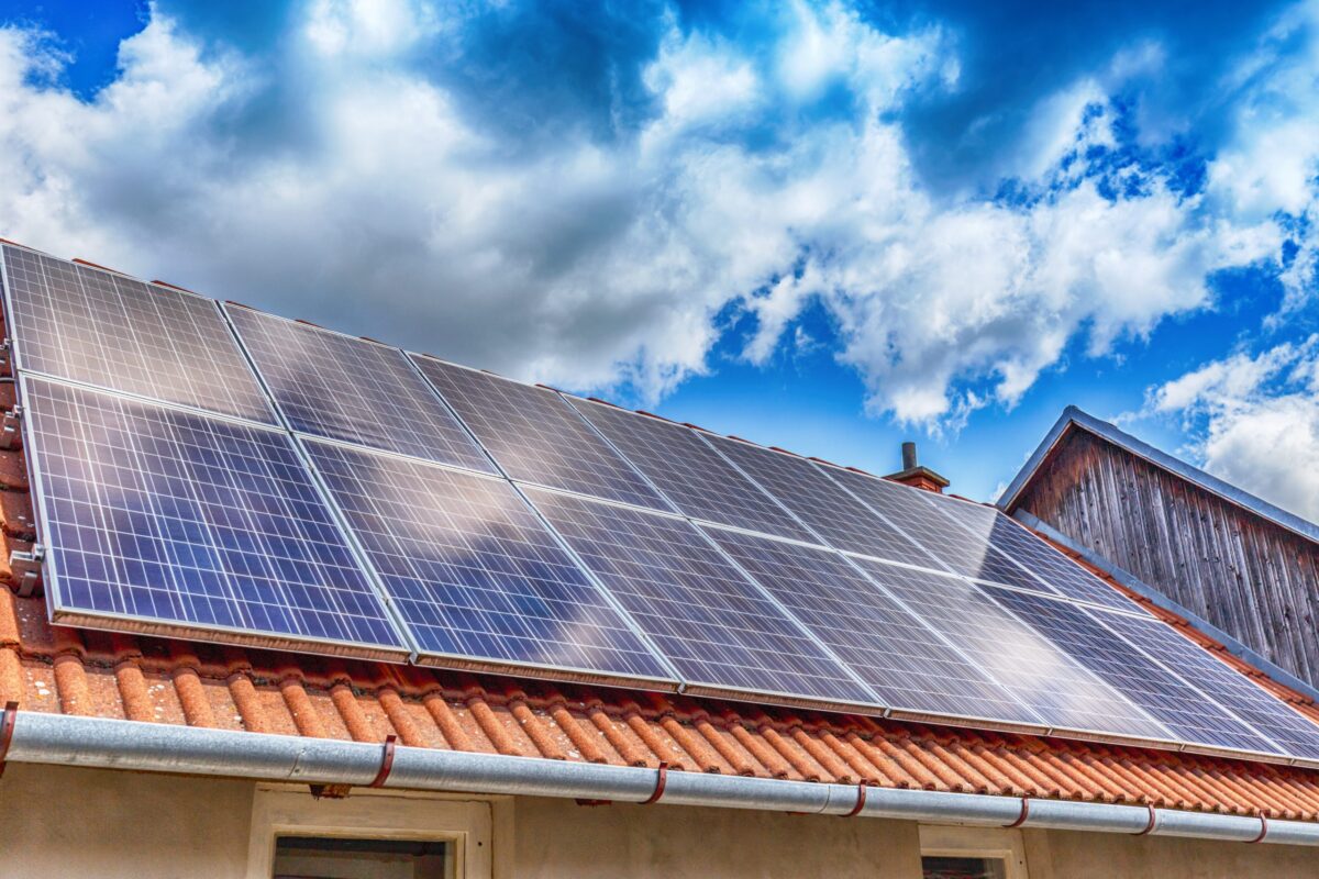 Decisão inédita no RN suspende ICMS sobre energia solar compensada