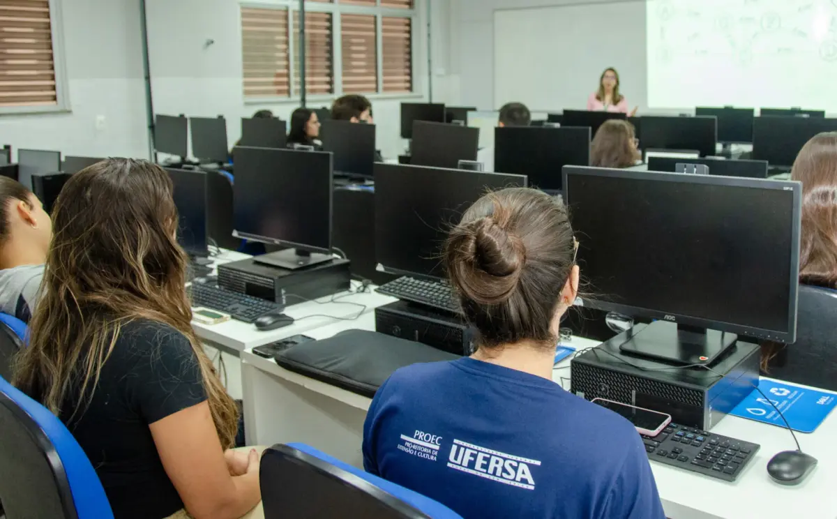 Estudantes em sala de aula na Ufersa