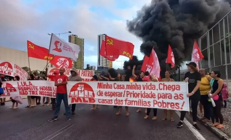 Protesto do MLB bloqueia marginal da BR-101 em Natal e cobra moradias pelo Minha Casa, Minha Vida