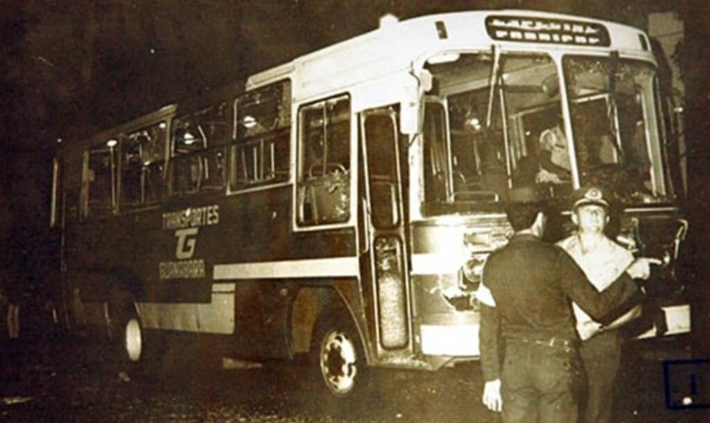 Ônibus envolvido no acidente
