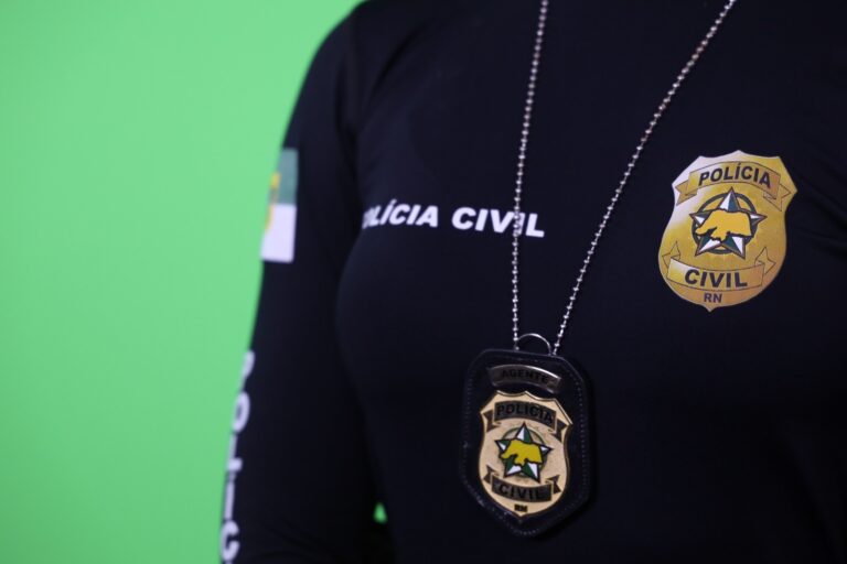 Cuidadora e marido são presos suspeitos de furtar cartões de idosos em Macau