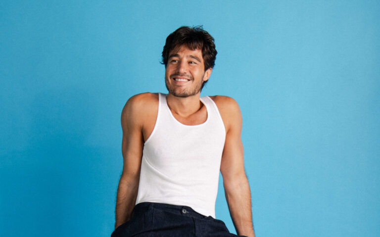 Natal recebe Tiago Iorc em turnê que celebra álbum vencedor do Latin Grammy