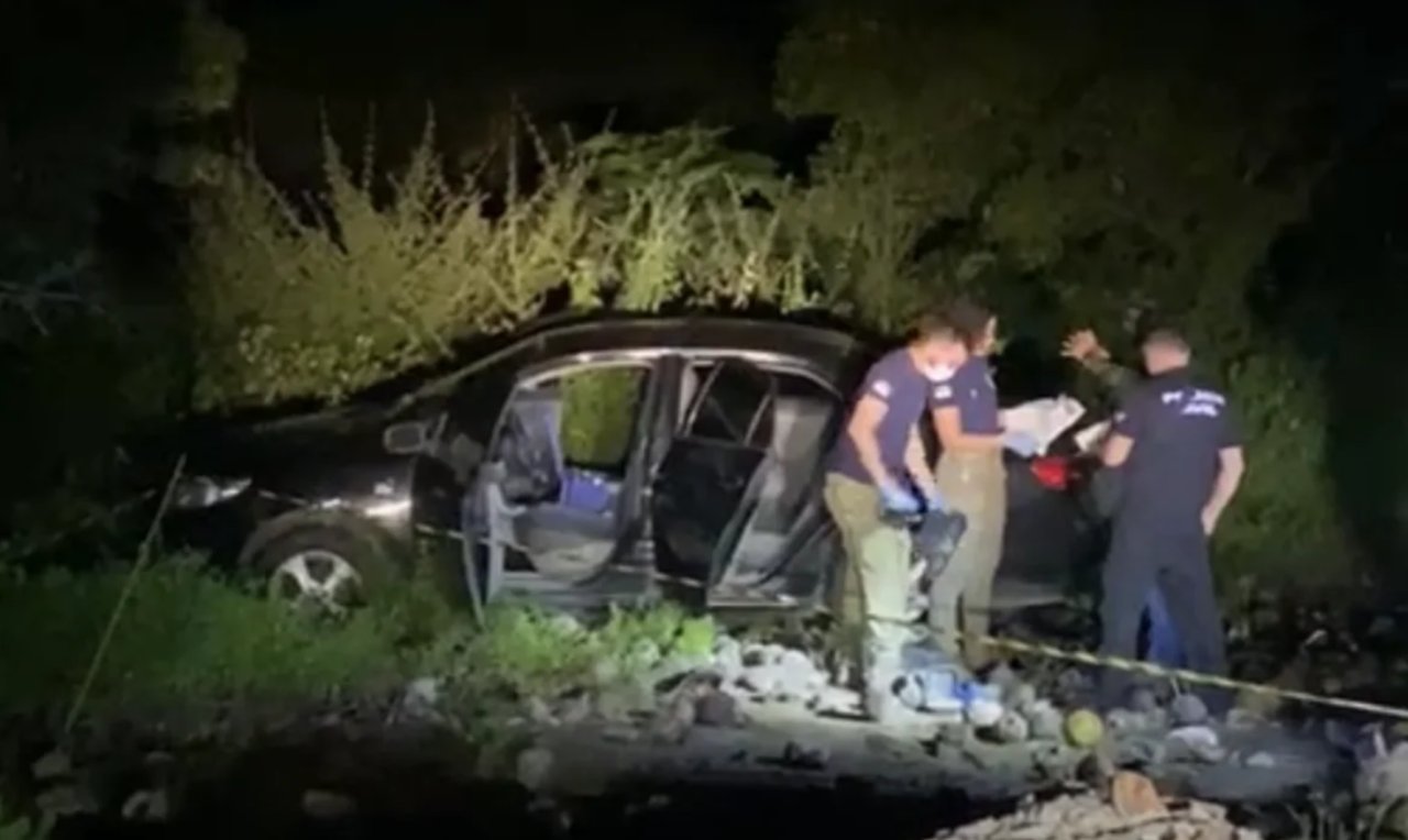 Carro blindado usado pelos criminosos foi abandonado