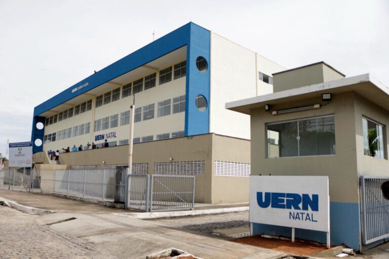 Uern abre 450 vagas em especializações EaD gratuitas; veja cursos e polos