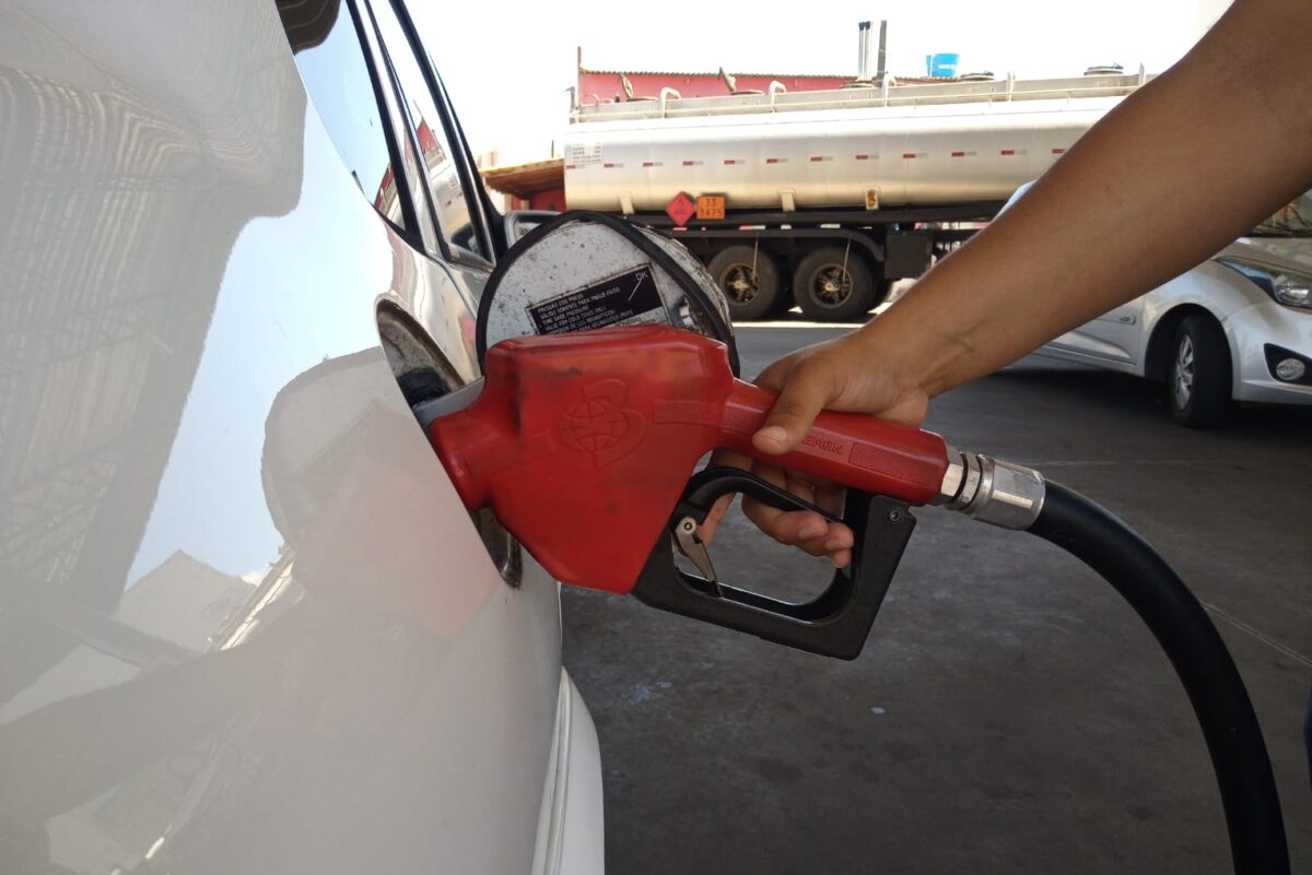 Gasolina comum sobe mais de 2% em Natal