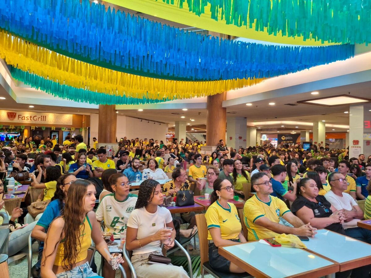 Torcida no Natal Shopping acompanha o Brasil nas oitavas de final